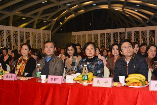 区委副主委向宇,柳州市委统战部副部长李玉芬,柳州市委会主委朱霞参加