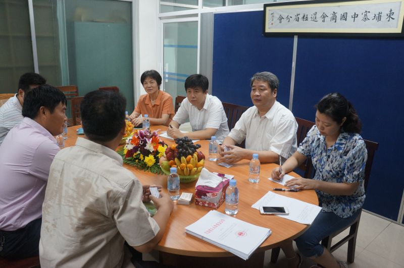 11月9日访问团与中国商会暹粒分会、柬埔寨泰州商会座谈.JPG