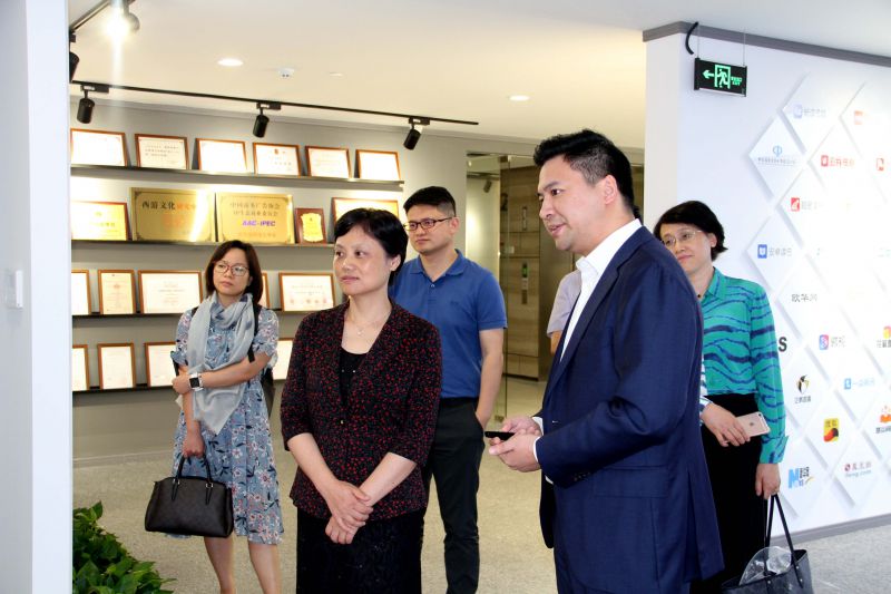 致公党苏州市委主委黄靖走访党员企业调研"致公之家"建设