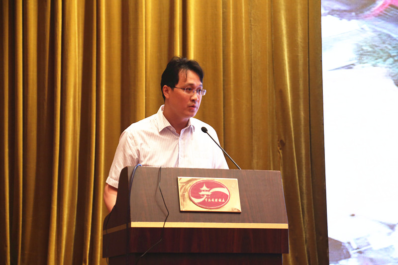 引凤工程落户留学人员南京理工大学教授冯延晖介绍其项目