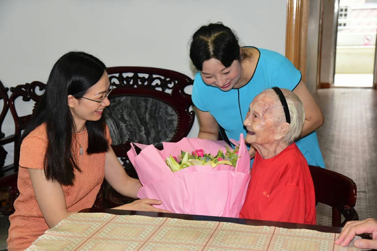 20160826致公党东莞市委会:致公党东莞市委会为两位百岁自梳女“老寿星”庆生(1) 20160826致公党东莞市委会:致公党东莞市委会为两位百岁自梳女“老寿星”庆生(1)