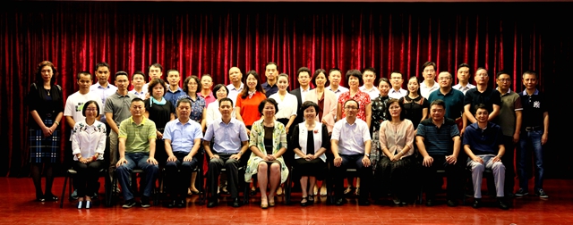 赛后选手和基层代表合影 赛后选手和基层代表合影