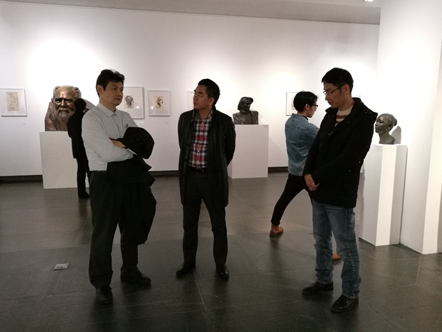 省委会专职副主委吴毅、副主委李秉记率领广东致公书画院汕尾分院成员参观作品展