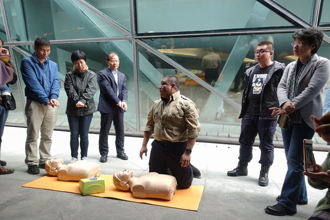 马啸老师实际操作演示心肺复苏救援