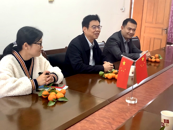 黄福源书记介绍挂职党员情况_副本.jpg