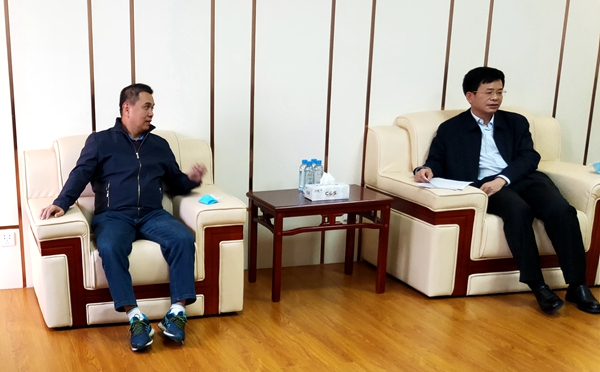 陈金国拜会中共百色市委统战部部长(张九龙摄)_副本.jpg