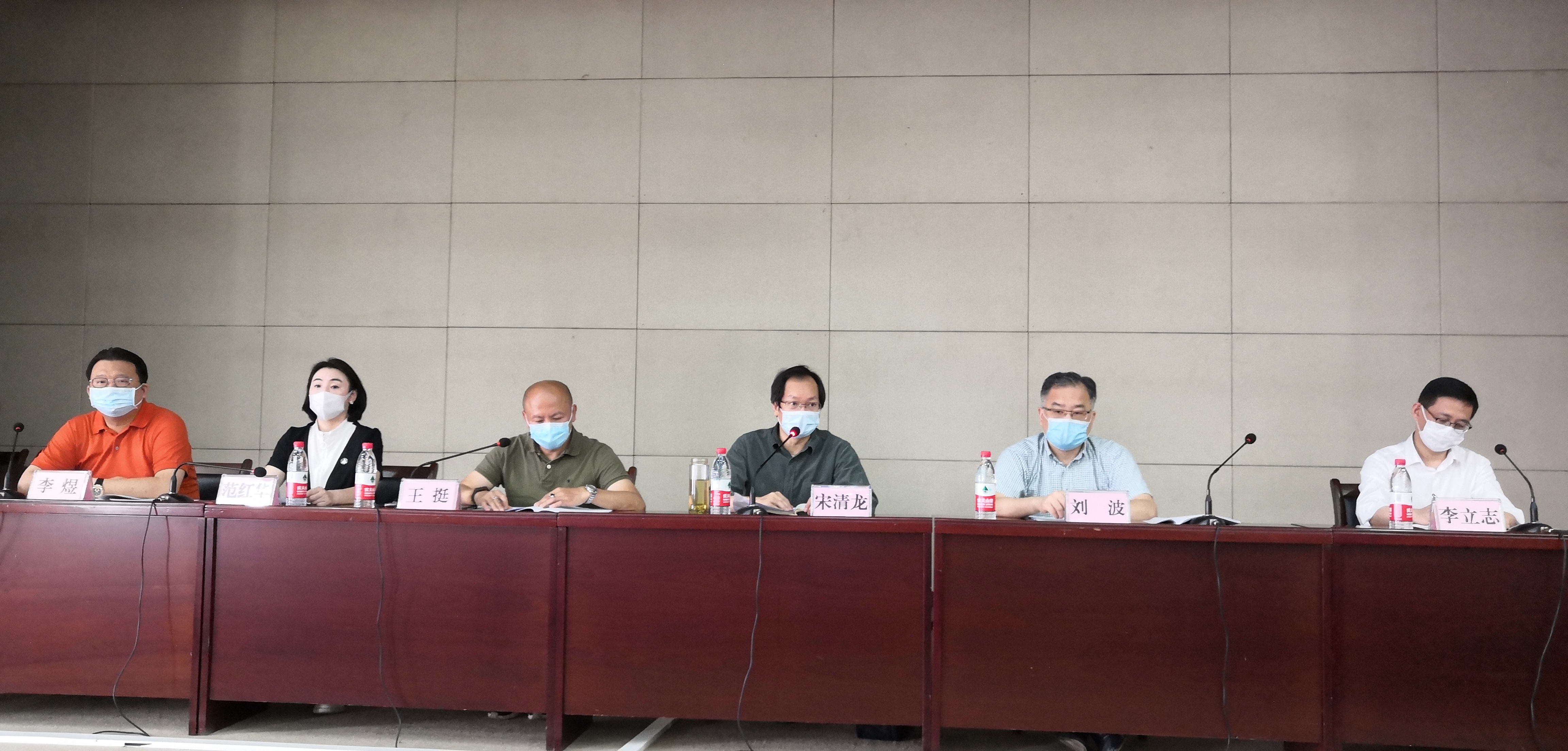 省直工委大会照片1.jpg