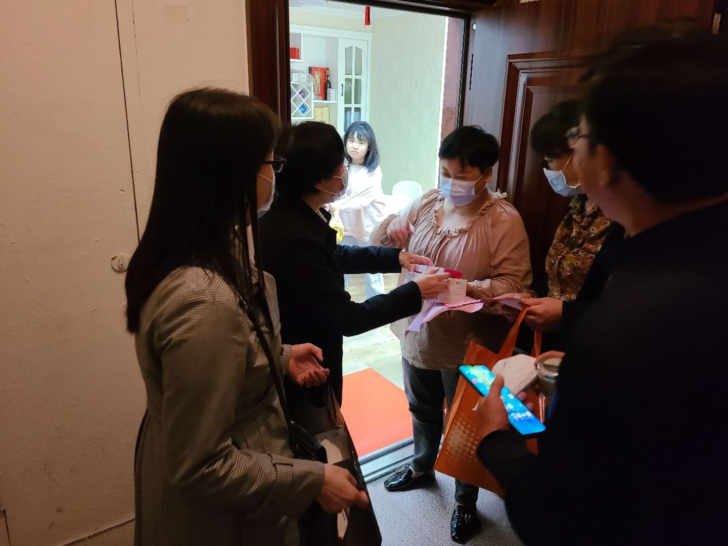 0921看望新冠病人1.jpg