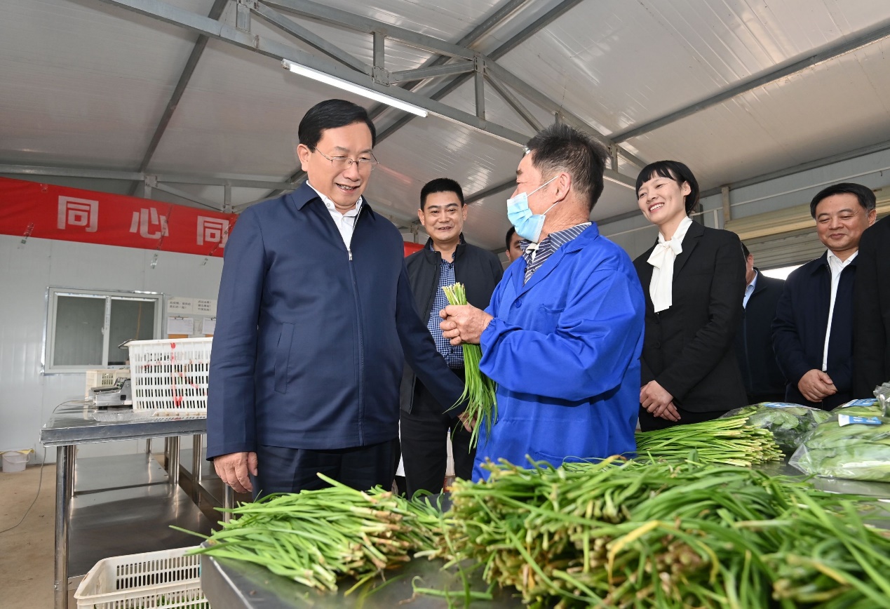 王忠林率调研组赴致公党党员范茂胜企业“我家的地”调研20201017之4.jpg