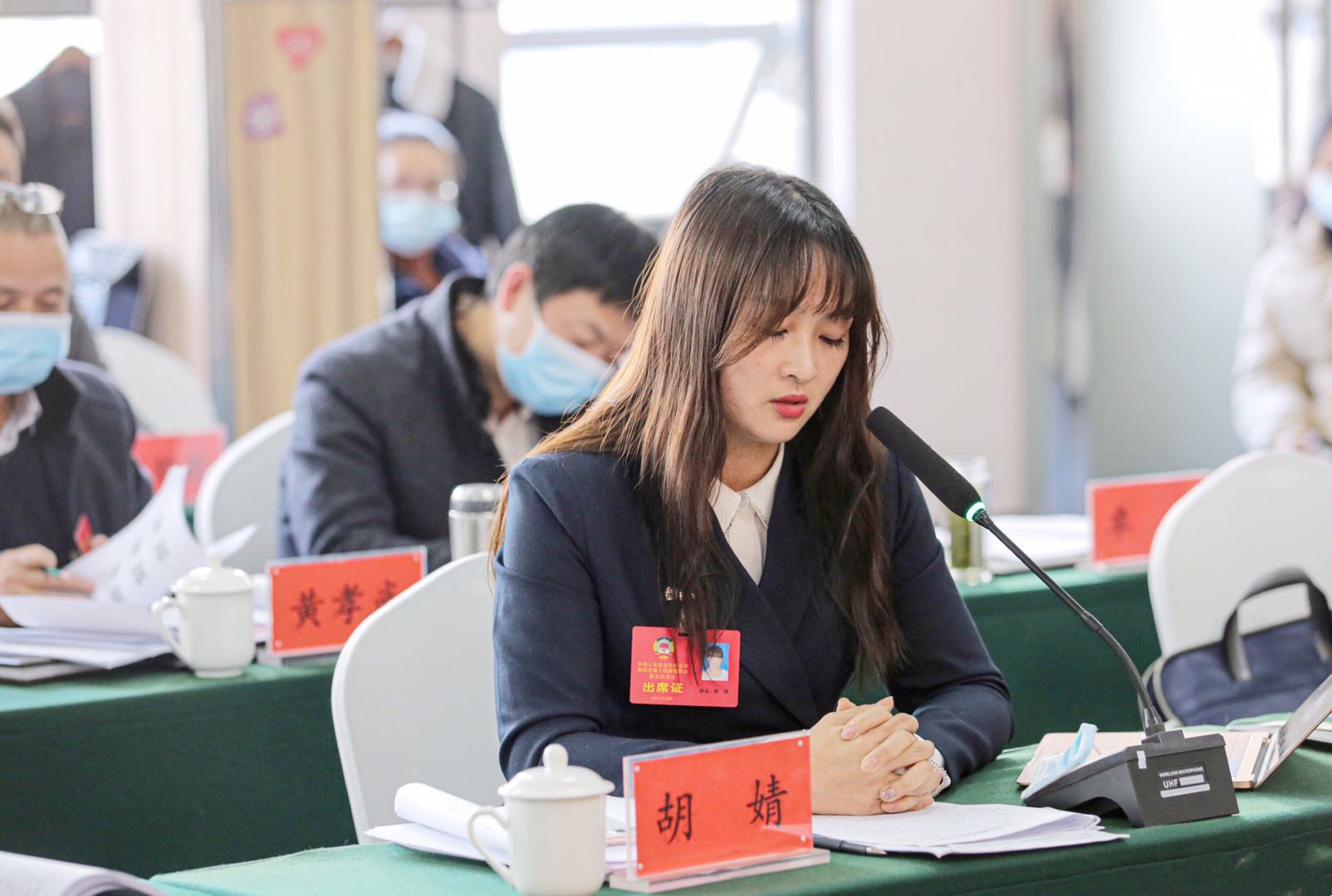 胡婧.jpg