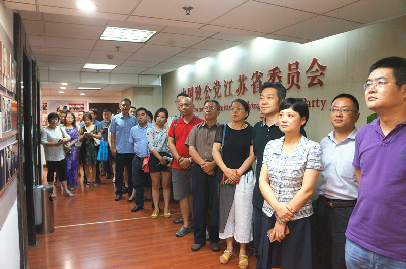 1470013569790235.jpg 参观党史展_副本.jpg