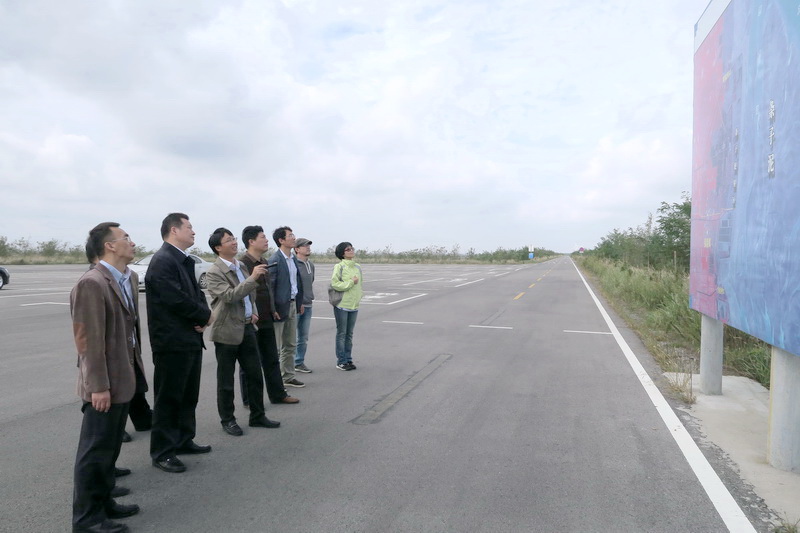 2 调研盐碱地利用与改造.jpg