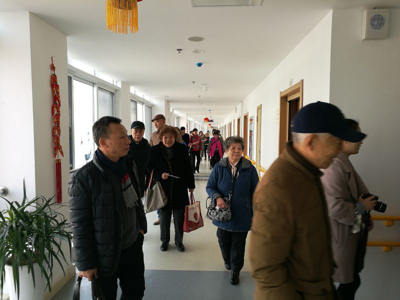 老党员参观海州养老护理院_副本.jpg