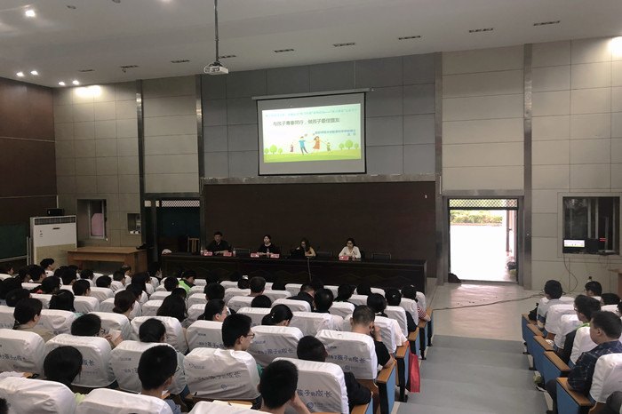 10 中学生心理讲座_副本.jpg