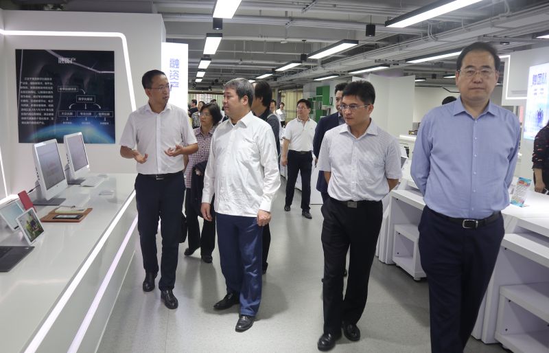 1537121569760672.jpg 7-调研辽宁出版集团4._副本.jpg