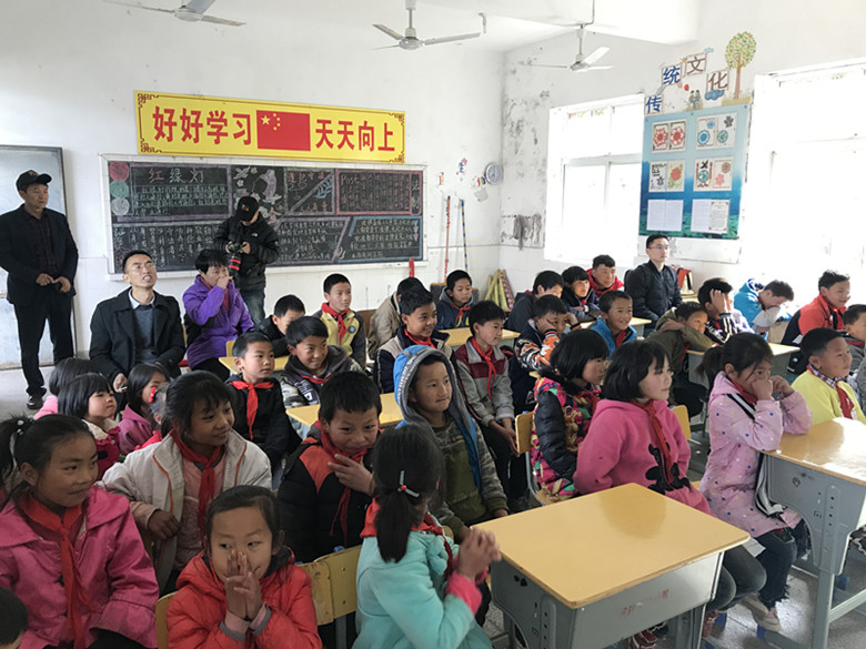 参与“致美四川•健康攀枝花”走进攀枝花市布德中心校——生理知识讲座_副本.jpg