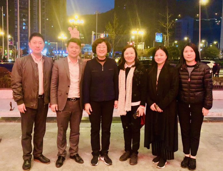 致公党无锡市委扶贫小组与致公党中央吕彩霞副主席在贵州合影.jpg