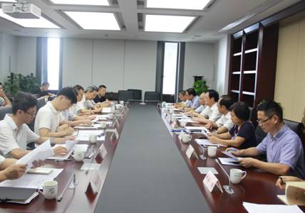 调研组与有关部门进行座谈