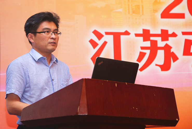 “引凤工程”第八届活动举办“江苏引才单位集中对接洽谈会”。致公党省委副主委米其智主持会议，_副本.jpg